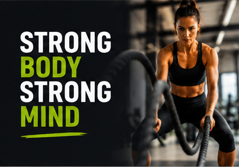 Atlet træner battle ropes i moderne fitnesscenter