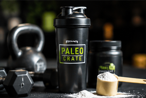 Kettlebell shaker og proteinpulver med PaleoCrate branding